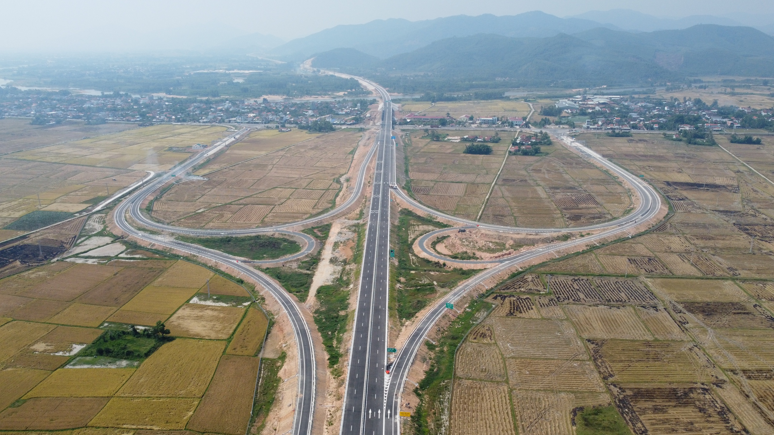 HÔM NAY CAO TỐC CHÍ THẠNH – VÂN PHONG CHÍNH THỨC THÔNG XE